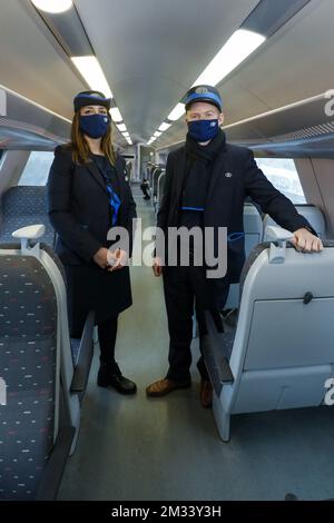 L'immagine mostra il personale che indossa le nuove uniformi della compagnia ferroviaria belga NMBS-SNCB, lunedì 09 novembre 2020 a Bruxelles. FOTO DI BELGA THIERRY ROGE Foto Stock