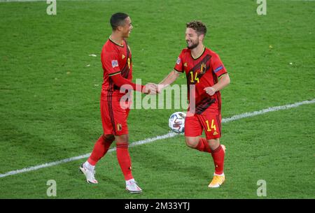 I belgi Youri Tielemans e i belgi Dries Mertens festeggiano dopo aver segnato il loro punteggio durante una partita di calcio della Nations League tra la nazionale belga Red Devils e l'Inghilterra, la quinta partita (su sei) della Lega A, Gruppo 2, domenica 15 novembre 2020 a Lovanio. BELGA PHOTO VIRGINIE LEFOUR Foto Stock