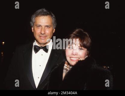 Neile McQueen Toffel e Alvin Toffel circa anni '80 credito: Ralph Dominguez/MediaPunch Foto Stock