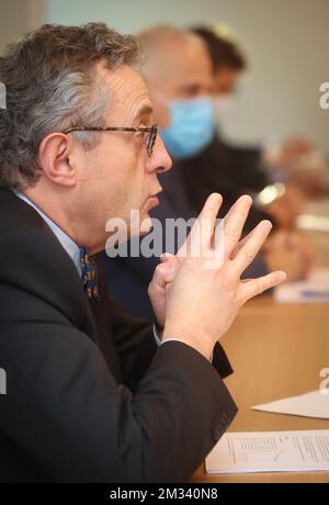 Avvocato generale di Liege Christian de Valkeneer, Procuratore generale di Bruxelles Johan Delmule e Procuratore generale di Mons Ignacio de la Serna, nella foto di una conferenza stampa del collegio degli avvocati generali sulla violenza contro la polizia, martedì 24 novembre 2020, a Bruxelles. BELGA PHOTO VIRGINIE LEFOUR Foto Stock