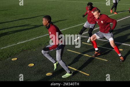 L'Hugo Siquet di Standard è stato raffigurato in azione durante un allenamento della squadra di calcio belga Standard de Liege, mercoledì 25 novembre 2020, a Liegi. Domani Standard incontrerà la squadra polacca Lech Poznan nella quarta giornata della fase di gruppo (gruppo D) del concorso UEFA Europa League. BELGA PHOTO VIRGINIE LEFOUR Foto Stock