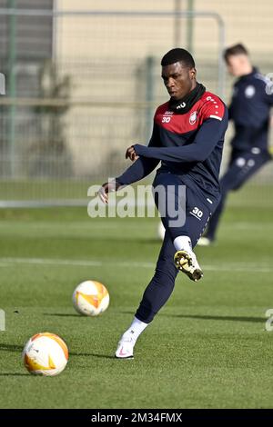 Aurelio Buta di Anversa, nella foto, durante una sessione di allenamento della squadra di calcio belga Royal Antwerp FC, mercoledì 17 febbraio 2021 ad Anversa. La squadra si sta preparando per la partita contro gli Scottisch Rangers F.C. nella prima tappa delle 1/16 finali del concorso UEFA Europa League. FOTO DI BELGA DIRK WAEM Foto Stock