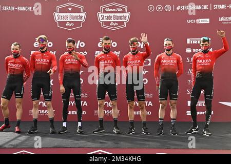 Team Team Arkea Samsic piloti raffigurati prima dello start della 'Sparade bianche' gara ciclistica di una giornata (184km) da e per Siena, Italia, sabato 06 marzo 2021. FOTO DI BELGA DIRK WAEM Foto Stock