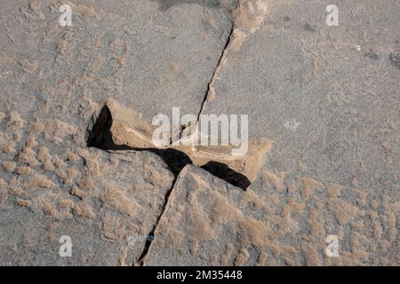 Un blocco di pietra a coda di rondine al Tempio di Haroeris e Sobek a Kom Ombo nella Valle del Nilo, Alto Egitto Foto Stock