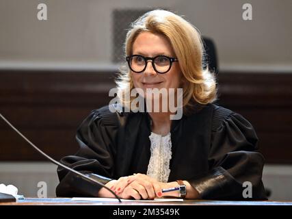 Nella foto della presidente di corte Manuela Cadelli, all'inizio del processo di Tonneaux per l'appropriazione indebita di fondi pubblici da parte di un funzionario pubblico e il riciclaggio, mercoledì 02 giugno 2021, a Namur. Il caso è iniziato nel 2016 con anomalie nella contabilità di OWD (Ufficio Wallon des Dechets). FOTO DI BELGA ERIC LALMAND Foto Stock