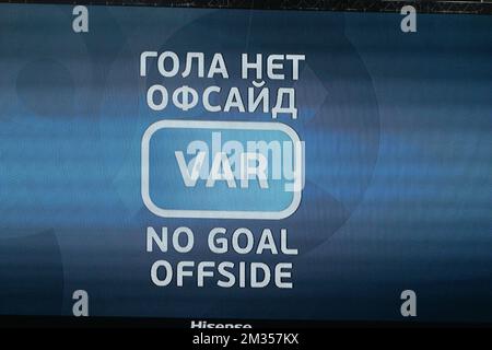 L'immagine mostra 'no goal offside' sullo schermo durante una partita di calcio tra la Finlandia e il Belgio Red Devils, la terza partita nella fase di gruppo (gruppo B) del Campionato europeo di calcio UEFA 2020, lunedì 21 giugno 2021 a San Pietroburgo, Russia. FOTO DI BELGA BRUNO FAHY Foto Stock