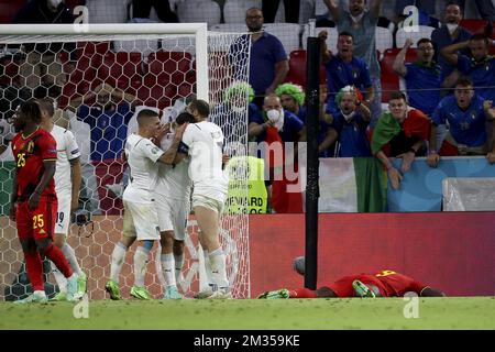 Jeremy Doku, Marco Verratti, Leonardo Spinazzola, Leonardo Bonucci e Romelu Lukaku in Belgio, nella partita di quarti di finale del Campionato europeo Euro 2020 tra la nazionale belga di calcio Red Devils e l'Italia, a Monaco di Baviera, in Germania, venerdì 02 luglio 2021. BELGA PHOTO VIRGINIE LEFOUR Foto Stock