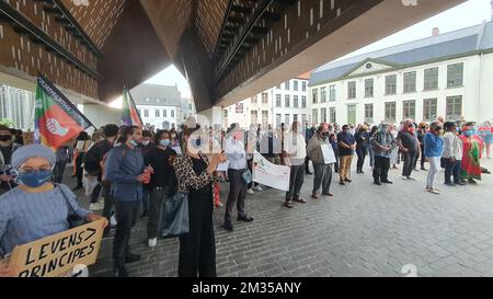 Un'azione di sostegno a Gand per i migranti che occupano il San Giovanni Battista al Beguinage - Sint-Jan Baptist ten Begijnhofkerk - Eglise Chiesa di Saint-Jean-Baptiste-au-Beguinage, a Bruxelles, venerdì 09 luglio 2021. Alcuni di loro hanno iniziato uno sciopero della fame nel tentativo di ottenere una regolarizzazione di gruppo. FOTO DI BELGA NICHOLAS DE COCKER Foto Stock