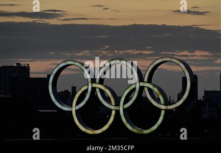 L'immagine mostra i simboli olimpici, annunciando i 'Giochi Olimpici di Tokyo 2020' a Tokyo, Giappone, lunedì 19 luglio 2021. Le Olimpiadi estive si svolgono dal 23 luglio al 8 agosto 2021. FOTO DI BELGA DIRK WAEM Foto Stock