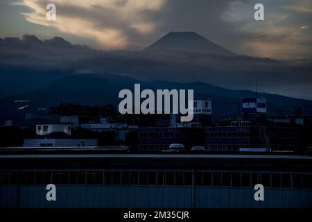 L'immagine mostra il Monte Fuji, vicino al circuito ciclistico, davanti ai 'Giochi Olimpici di Tokyo 2020' a Tokyo, Giappone, martedì 20 luglio 2021. Le Olimpiadi estive si svolgono dal 23 luglio al 8 agosto 2021. FOTO DI BELGA JASPER JACOBS Foto Stock