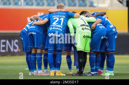 I giocatori di Gent hanno mostrato all'inizio di un secondo turno di qualificazione per la Conference League, terza competizione europea, tra la squadra di calcio di prima divisione della Jupiler Pro League KAA Gent e il club norvegese Valerenga, giovedì 22 luglio 2021 a Gent. BELGA PHOTO VIRGINIE LEFOUR Foto Stock