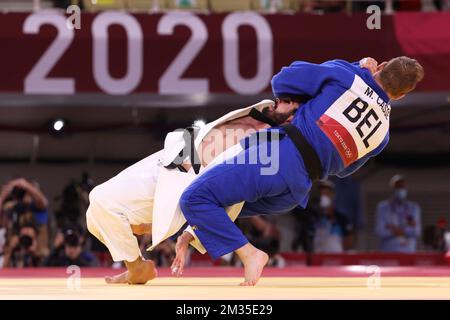 Il georgiano Tato Grigalashvili e il belga Matthias casse combattono durante la battaglia di medaglia di bronzo tra il belga casse e il georgiano Grigalashvili nella categoria uomini sotto i 81 kg nella gara di judo il quinto giorno dei 'Giochi Olimpici di Tokyo 2020' a Tokyo, Giappone, martedì 27 luglio 2021. Le Olimpiadi estive del 2020 rinviate si terranno dal 23 luglio al 8 agosto 2021. BELGA FOTO BENOIT DOPPAGNE Foto Stock