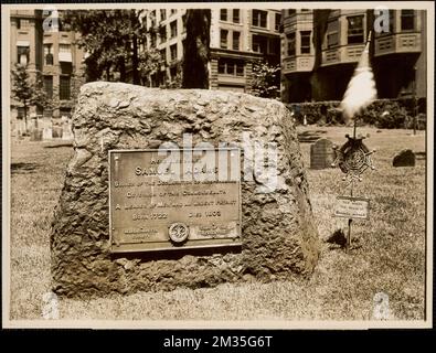 Tomba di Samuel Adams, Tombe e monumenti sepolcrali, Granary Burying Ground Boston, Mass., Adams, Samuel, 1722-1803. Collezione Leon Abdalian Foto Stock