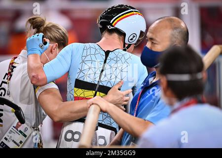 Il ciclista belga Lotte Kopecky lascia la gara durante la gara di scratch, prima parte dell'evento femminile di Omnium in pista il giorno 17 dei 'Giochi Olimpici di Tokyo 2020' a Tokyo, in Giappone, domenica 08 agosto 2021. Le Olimpiadi estive del 2020 rinviate si terranno dal 23 luglio al 8 agosto 2021. FOTO DI BELGA JASPER JACOBS Foto Stock