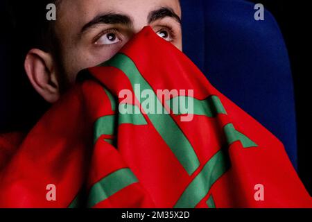 HELMOND - sostenitori della squadra di calcio marocchina assistere alla partita semifinale tra Marocco e Francia alla Coppa del mondo in Qatar nel Helmondse Cacaofabriek. ANP SEM VAN DER WAL Foto Stock