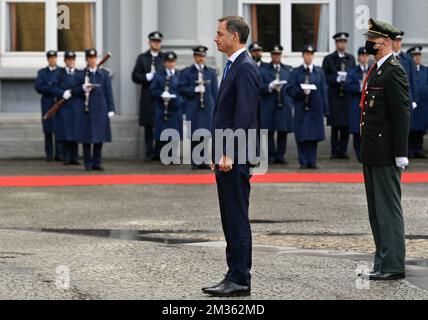 Il primo ministro Alexander De Croo ha fatto una foto in vista di un incontro diplomatico a Bruxelles, venerdì 15 ottobre 2021. Il primo ministro De Croo ha invitato il cancelliere tedesco uscente Merkel per una visita ufficiale. Con l'accoglienza ufficiale, il primo ministro vuole segnare l'importante ruolo che il cancelliere tedesco ha svolto negli ultimi 16 anni. FOTO PISCINA DI BELGA ERIC LALMAND Foto Stock