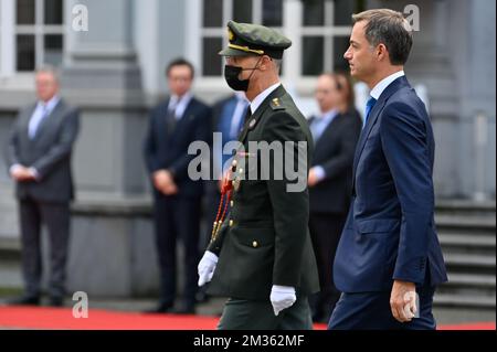 Il primo ministro Alexander De Croo ha fatto una foto in vista di un incontro diplomatico a Bruxelles, venerdì 15 ottobre 2021. Il primo ministro De Croo ha invitato il cancelliere tedesco uscente Merkel per una visita ufficiale. Con l'accoglienza ufficiale, il primo ministro vuole segnare l'importante ruolo che il cancelliere tedesco ha svolto negli ultimi 16 anni. FOTO PISCINA DI BELGA ERIC LALMAND Foto Stock