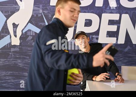 L'australiano Alex De Minaur ha illustrato durante una sessione di firma in vista del torneo europeo Open Tennis ATP, ad Anversa, lunedì 18 ottobre 2021. FOTO DI BELGA LAURIE DIEFFEMBACQ Foto Stock