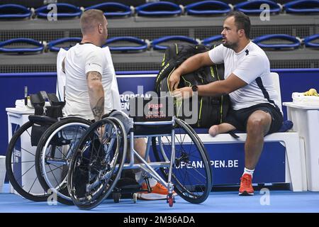 L'olandese Tom Egberink e l'olandese Maikel Scheffers hanno mostrato una partita maschile tra il belga Vandorpe e l'olandese Ruben Spaargaren contro l'olandese Egberink e Scheffers, una partita espositiva al torneo europeo Open Tennis ATP, ad Anversa, sabato 23 ottobre 2021. FOTO DI BELGA LAURIE DIEFFEMBACQ Foto Stock