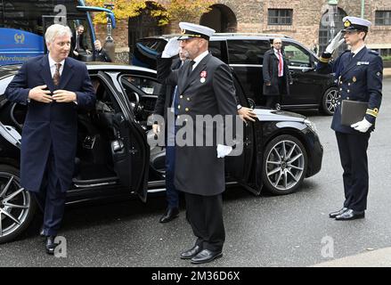 Re Filippo - Filip del Belgio arriva per una visita al parlamento il terzo giorno di una visita di lavoro reale in Danimarca, mercoledì 27 ottobre 2021 a Copenaghen, Danimarca. Il re e i ministri federali e regionali dell'occupazione sono in visita di lavoro in Danimarca per discutere le strategie in materia di occupazione e di formazione. FOTO DI BELGA ERIC LALMAND Foto Stock