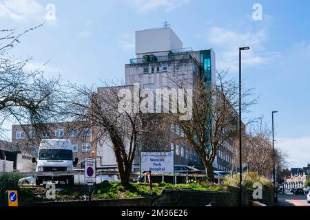 Weston Park Hospital visto da Witham Road. Weston Park Hospital è una struttura sanitaria specializzata nel trattamento del cancro a Broomhill, Sheff Foto Stock