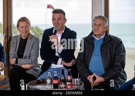 Il direttore ciclistico belga Nathalie Clauwaert, l'ex ciclista belga Johan Museuw e l'ex ciclista belga Freddy Maertens, raffigurati nel corso di una conferenza stampa della Federazione ciclistica belga (KBWB-RLVB) sui prossimi Campionati belgi di Ciclismo nel gennaio 2022 e i Campionati belgi di Ciclismo nel giugno 2022, a Westende, Martedì 09 novembre 2021. BELGA FOTO KURT DESPLENTER Foto Stock