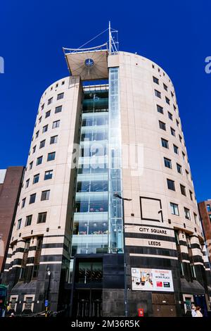 One City Square, office building, features a 12 storey glass-clad atrium with transparent wall-climber lifts. Leeds, West Yorkshire, Yorkshire and the Stock Photo