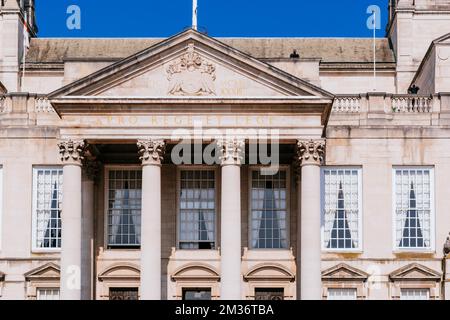 Facciata particolare. Il Leeds Civic Hall è un edificio municipale situato nel quartiere civico di Leeds. Ha sostituito il Municipio di Leeds come centro amministrativo Foto Stock