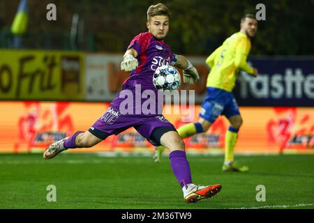 Nordin Jackers di Waasland-Beveren ha mostrato in azione durante una partita di calcio tra Waasland-Beveren e Royal Excel Mouscron, venerdì 19 novembre 2021 a Beveren, il giorno 12 del campionato di calcio belga della Pro League 1B. FOTO DI BELGA DAVID PINTENS Foto Stock