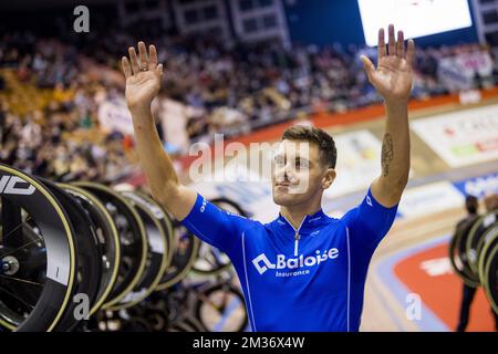 Il belga Kenny De Ketele cavalca un giro d'onore, mentre sta cavalcando la sua ultima gara l'ultimo giorno della gara di sei giorni di ciclismo indoor di Zesdaagse Vlaanderen-Gent presso l'arena indoor 't Kuipke, domenica 21 novembre 2021, a Gent. L'edizione di quest'anno si svolge dal 16th al 21st novembre. FOTO DI BELGA JASPER JACOBS Foto Stock