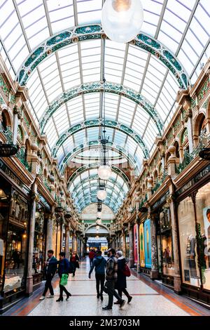 Victoria Leeds è un quartiere commerciale e di svago nel centro di Leeds, che comprende il 2016 Victoria Gate sviluppo, e il Victoria Quarter, un co Foto Stock