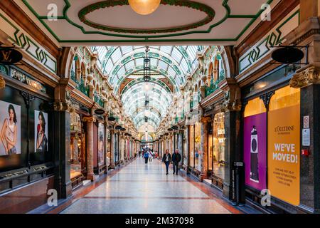 Victoria Leeds è un quartiere commerciale e di svago nel centro di Leeds, che comprende il 2016 Victoria Gate sviluppo, e il Victoria Quarter, un co Foto Stock