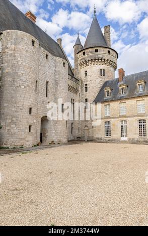 Il cortile interno di Château de Sully-sur-Loire, Francia Foto Stock