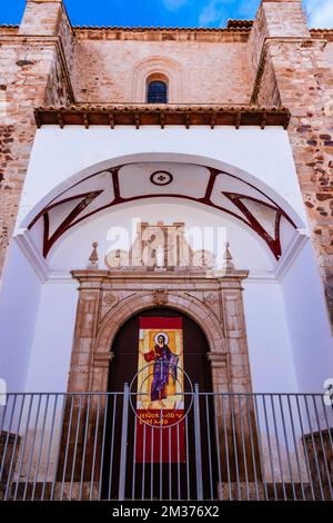 Ingresso laterale. Iglesia de la Madre de Dios - Chiesa della Madre di Dio. Tardo gotico con timide sfumature rinascimentali, spiccano i grandi contrafforti. ALM Foto Stock