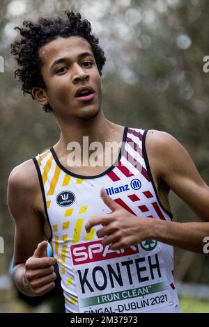 Noah Konteh belga ha mostrato in azione durante la gara maschile del U20 ai Campionati europei di Cross Country Running, a Dublino, Irlanda, domenica 12 dicembre 2021. FOTO DI BELGA JASPER JACOBS Foto Stock