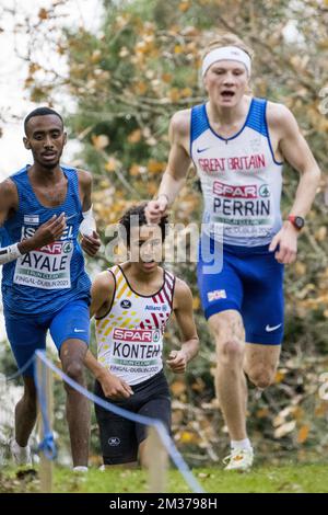 Noah Konteh belga ha mostrato in azione durante la gara maschile del U20 ai Campionati europei di Cross Country Running, a Dublino, Irlanda, domenica 12 dicembre 2021. FOTO DI BELGA JASPER JACOBS Foto Stock