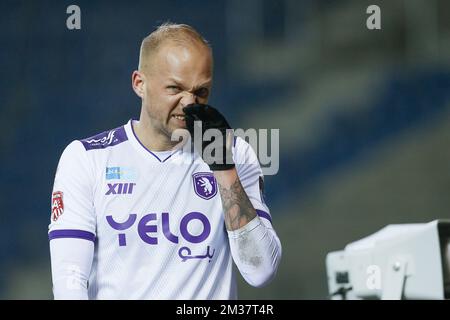 Raphael Rapha Holzhauser di Beerschot sembra sconcertato dopo una partita di calcio tra KRC Genk e Beerschot VA, domenica 16 gennaio 2022 a Genk, il giorno 22 della prima divisione del campionato belga della 'Jupiler Pro League' del 2021-2022. FOTO DI BELGA BRUNO FAHY Foto Stock