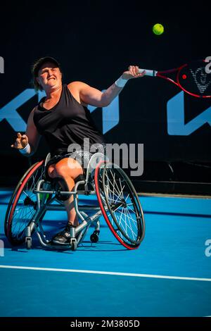 Olandese Aniek Van Koot (WTA 3) raffigurato in azione durante una partita di tennis in sedia a rotelle tra Montjane sudafricana e Van Koot olandese al torneo di tennis Grand Slam 'Australian Open', martedì 25 gennaio 2022 a Melbourne Park, Melbourne, Australia. L'edizione 2022 del Grand Slam australiano si svolge dal 17th al 30th gennaio. FOTO DI BELGA PATRICK HAMILTON Foto Stock