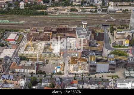 Vista aerea, cantiere e nuovo edificio di un complesso residenziale presso la U-Tower di Dortmund con il Museo Ostwall e il centro ricreativo ad ovest in Th Foto Stock