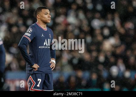 Kylian Mbappe di PSG, nella foto, durante una partita di calcio tra il club francese Paris Saint-Germain e il club spagnolo Real Madrid, martedì 15 febbraio 2022 a Parigi, nel round di sideen (1/8 finale) della UEFA Champions League. FOTO DI BELGA BRUNO FAHY Foto Stock