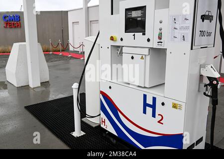 La figura mostra una stazione di rifornimento di idrogeno, ad Anversa, mercoledì 16 febbraio 2022. Grazie ai suoi deserti che offrono una grande capacità per l'energia solare ed eolica, la Namibia vuole svolgere un ruolo pionieristico nel campo della transizione energetica. A questo proposito, le autorità della Namibia sono curiose delle capacità di stoccaggio offerte dall'idrogeno verde e delle tecnologie belghe. FOTO DI BELGA DIRK WAEM Foto Stock