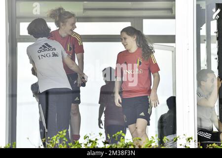 Charlotte Tison del Belgio e Jarne Teulings del Belgio hanno fatto foto durante un campo di allenamento invernale della nazionale belga di calcio femminile The Red Flames, domenica 20 febbraio 2022 a San Pedro del Pinatar, Spagna. I Flames stanno giocando il torneo amichevole della Pinatar Cup (16-22/2) in preparazione della UEFA Women's EURO 2022 di luglio. BELGA FOTO STIJN AUDOOREN Foto Stock