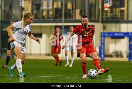 Marina Fedorova di Russia e Hannah Eurlings di Belgio hanno mostrato in azione durante la partita Belgio vs Russia , terza e ultima partita della nazionale belga di calcio femminile The Red Flames, nella Pinatar Cup, martedì 22 febbraio 2022 a San Pedro del Pinatar, Spagna. I Flames stanno giocando il torneo amichevole della Pinatar Cup (16-22/2) in preparazione della UEFA Women's EURO 2022 di luglio. BELGA FOTO STIJN AUDOOREN Foto Stock