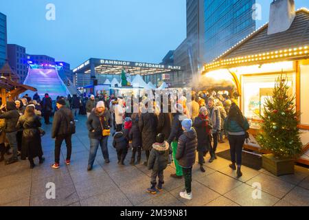 Mercatini di Natale a Potsdamer Platz, Berlino, Germania Foto Stock