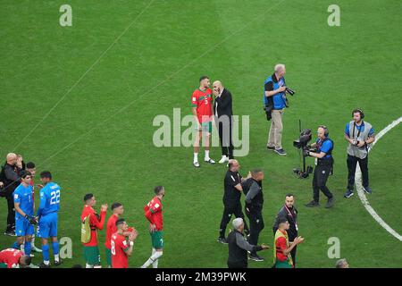 15 dicembre 2022, al Bayt Stadium, Doha, QAT, Coppa del mondo FIFA 2022, semifinali, Francia vs Marocco, nella foto la squadra marocchina è delusa dalla sconfitta contro la Francia. Foto Stock