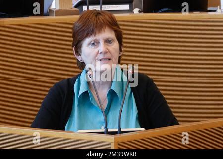 Alice Bernard del PTB ha illustrato durante una sessione plenaria del Parlamento vallone a Namur, mercoledì 04 maggio 2022. FOTO DI BELGA BRUNO FAHY Foto Stock