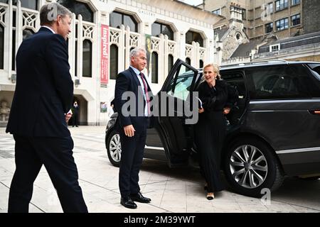 Lord Mayor della città di Londra William Russell dà il benvenuto alla principessa Astrid del Belgio mentre arriva per l'accoglienza ufficiale belga, il primo giorno della missione di commercio economico nel Regno Unito, a Londra, lunedì 09 maggio 2022. Con oltre 400 partecipanti, 214 aziende e organizzazioni e quattro giorni di attività nella Greater London Area, questa missione è una delle più grandi mai organizzate dall'Agenzia belga per il commercio estero. FOTO DI BELGA JASPER JACOBS Foto Stock