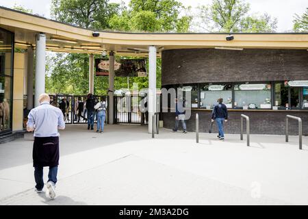 L'immagine mostra l'ingresso del parco degli animali Planckendael a Muizen, vicino Mechelen, venerdì 13 maggio 2022. All'inizio di oggi, un Bonobo (Pan Paniscus) fuggì dall'isola di Bonobo. Tutti i visitatori dovevano essere evacuati. L'animale è stato riconquistato e il parco è stato riaperto. FOTO DI BELGA JASPER JACOBS Foto Stock