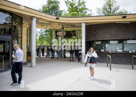 L'immagine mostra l'ingresso del parco degli animali Planckendael a Muizen, vicino Mechelen, venerdì 13 maggio 2022. All'inizio di oggi, un Bonobo (Pan Paniscus) fuggì dall'isola di Bonobo. Tutti i visitatori dovevano essere evacuati. L'animale è stato riconquistato e il parco è stato riaperto. FOTO DI BELGA JASPER JACOBS Foto Stock