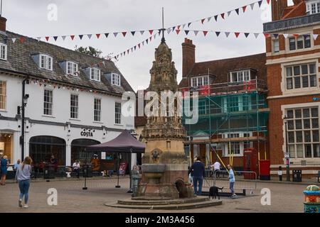 La fontana nella piazza del mercato a Saffron Walden, Essex, Regno Unito Foto Stock